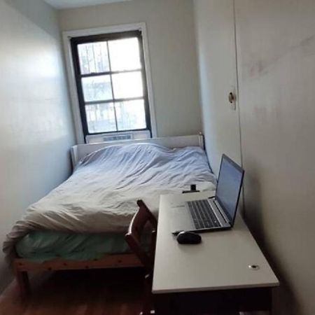Central & Affordable Williamsburg Small Room Ню Йорк Екстериор снимка