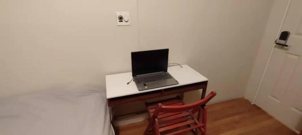 Central & Affordable Williamsburg Small Room Ню Йорк Екстериор снимка