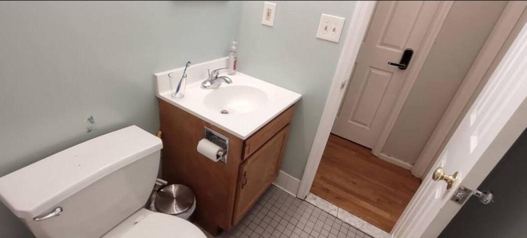 Central & Affordable Williamsburg Small Room Ню Йорк Екстериор снимка