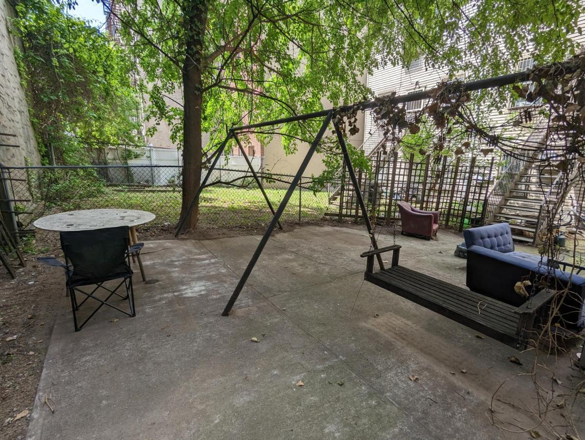 Central & Affordable Williamsburg Small Room Ню Йорк Екстериор снимка