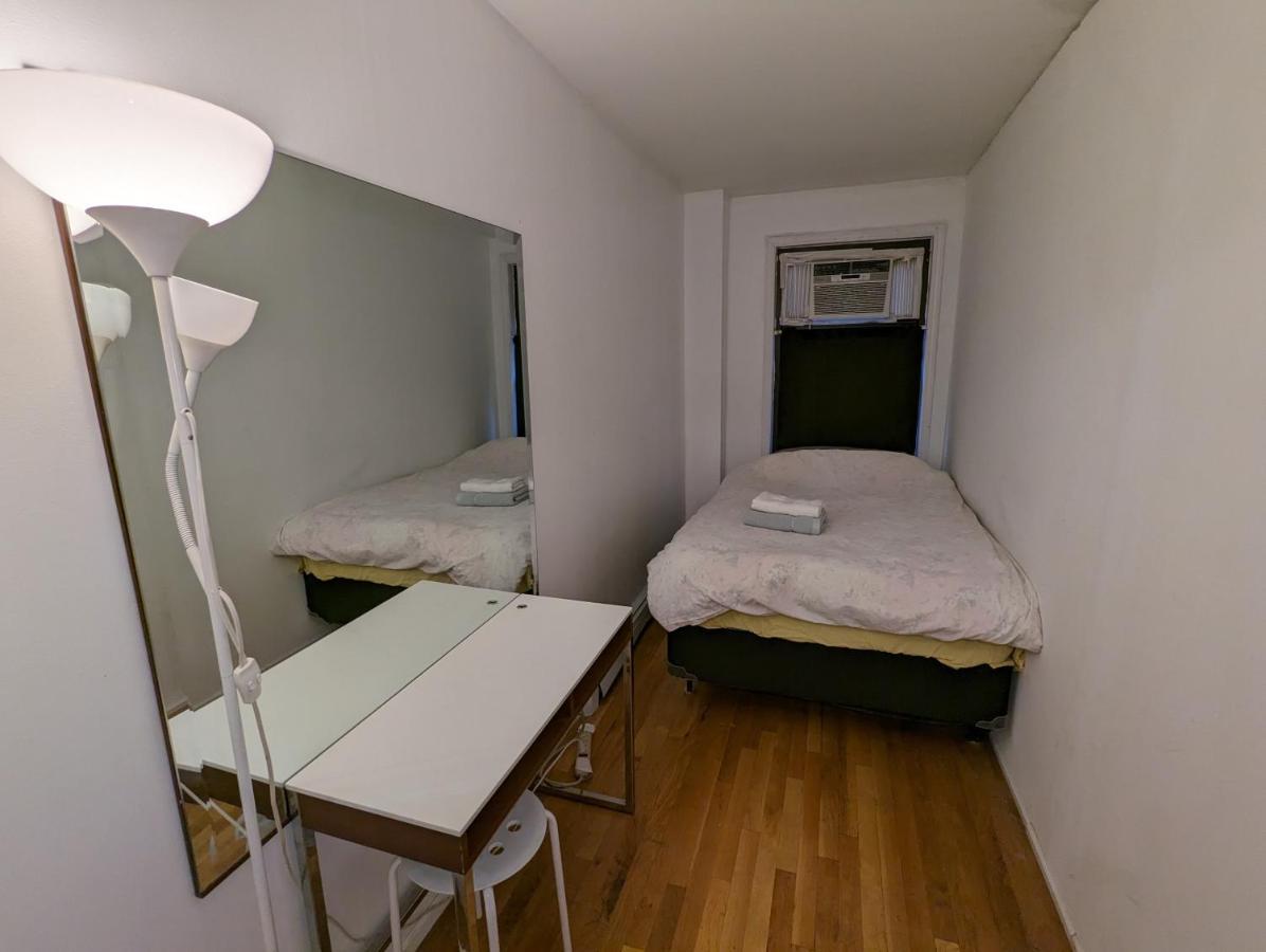Central & Affordable Williamsburg Small Room Ню Йорк Екстериор снимка