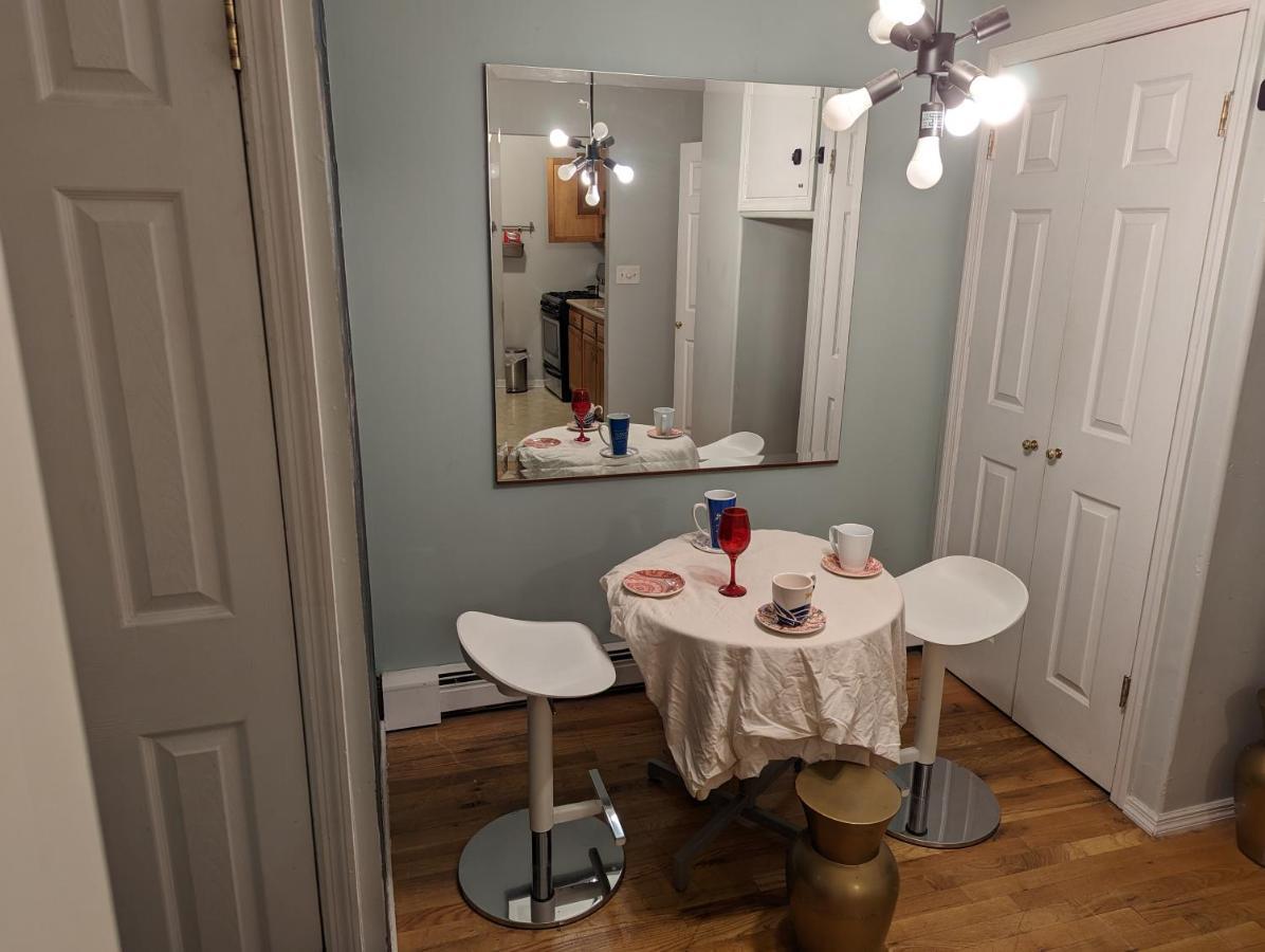 Central & Affordable Williamsburg Small Room Ню Йорк Екстериор снимка
