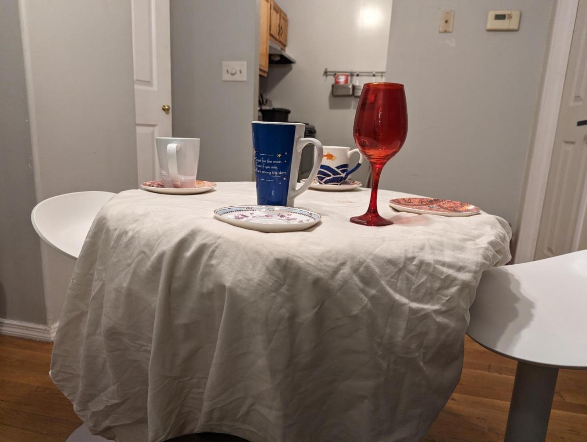 Central & Affordable Williamsburg Small Room Ню Йорк Екстериор снимка