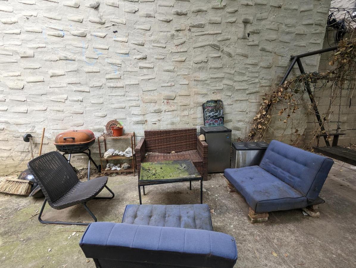 Central & Affordable Williamsburg Small Room Ню Йорк Екстериор снимка