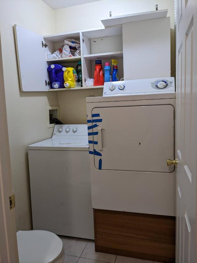 Central & Affordable Williamsburg Small Room Ню Йорк Екстериор снимка