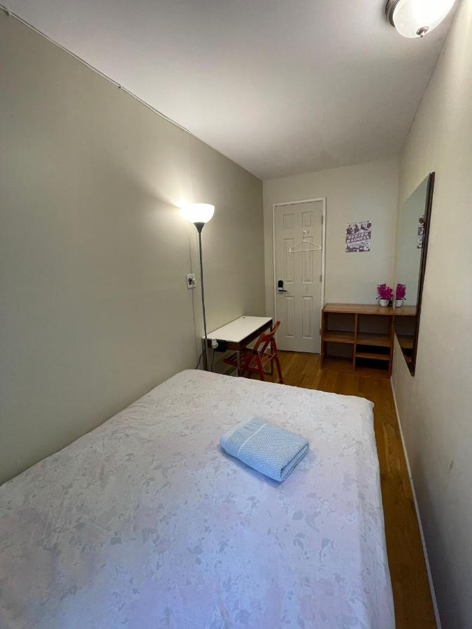 Central & Affordable Williamsburg Small Room Ню Йорк Екстериор снимка